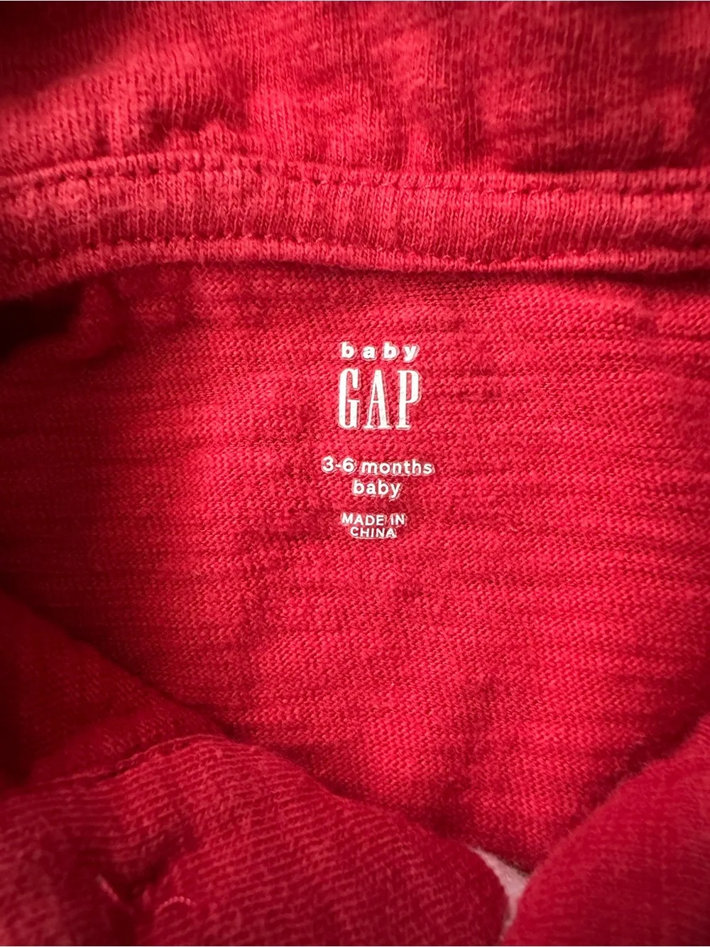 GAP classic red